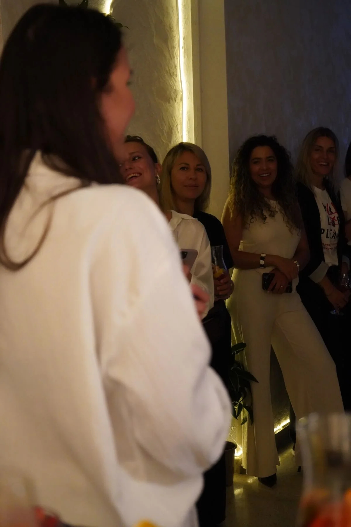 Risas entre amigas en (DE)SPACIO